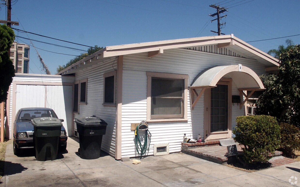 Building Photo - 321 S Lemon St