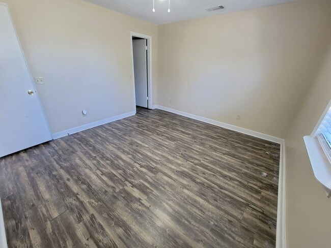 Building Photo - 1006 Lucy Ln