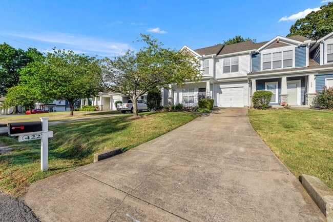 Building Photo - Immaculate townhome in perfect location!