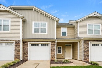 Building Photo - 2545 Spring Oaks Way