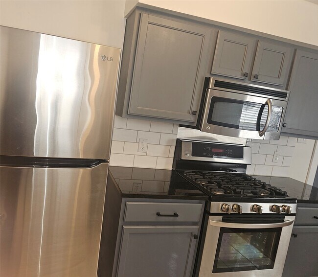 Building Photo - 10510 Sierra Dr