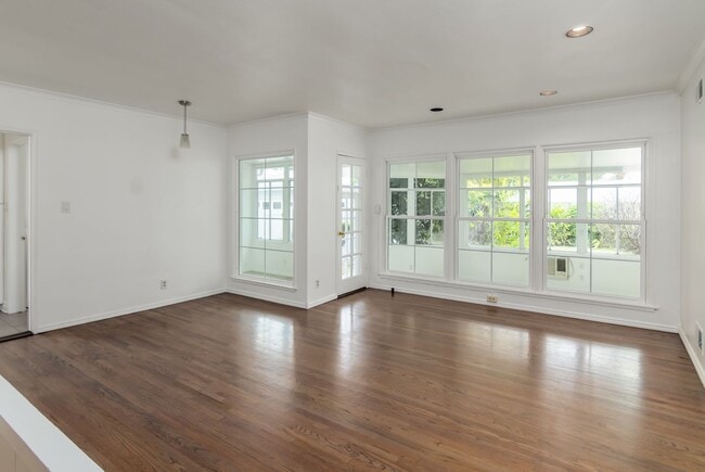 Building Photo - Charming single story home in heart of Reseda