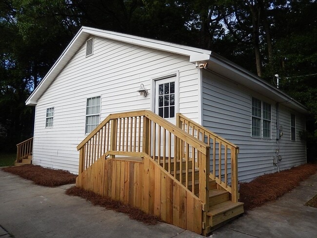 Building Photo - 1519 Pepper Dr