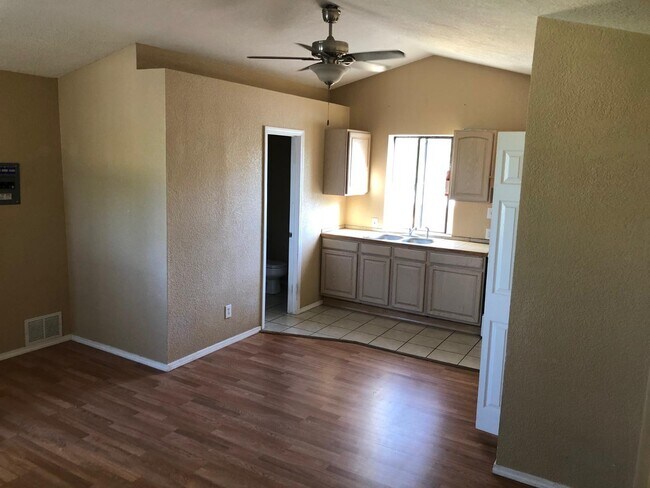 Foto del edificio - 907 Coal Ave SW