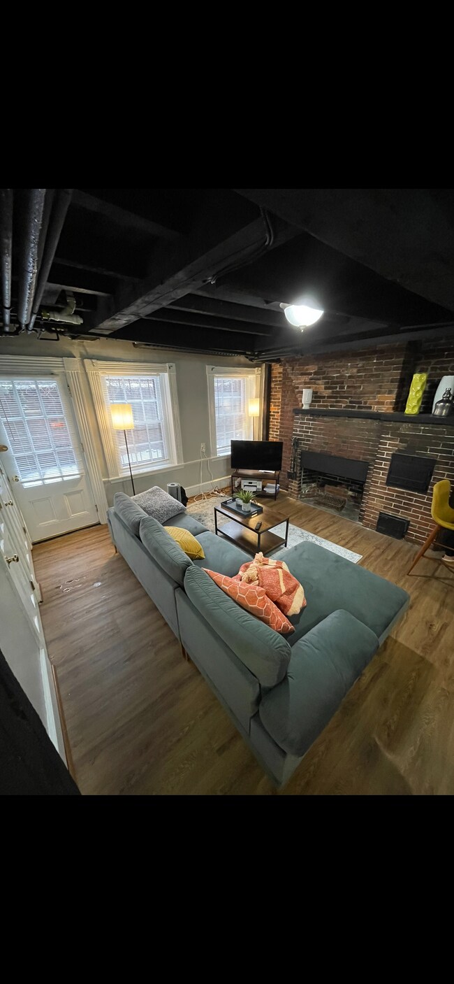 Foto del edificio - 7 Champney Pl