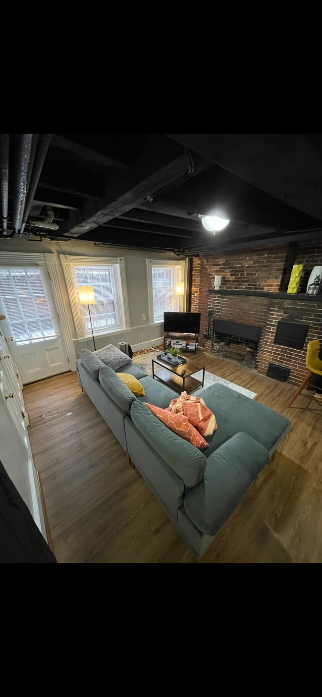 Building Photo - 7 Champney Pl