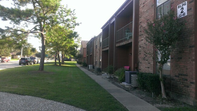 Foto del edificio - College Station - Cripple Creek Condos - 1 bedroom - 1 bath - pool on site.