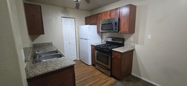 Foto del edificio - 2120 Ramrod Ave