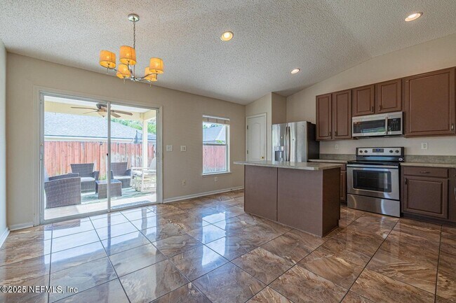 Foto del edificio - 1413 Heather Ct
