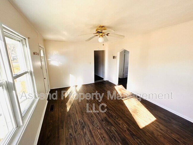 Foto del edificio - 4909 Cameron Ln