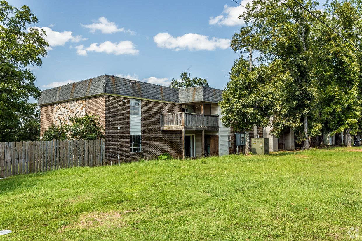 Primary Photo - Somerset Hills Apartments