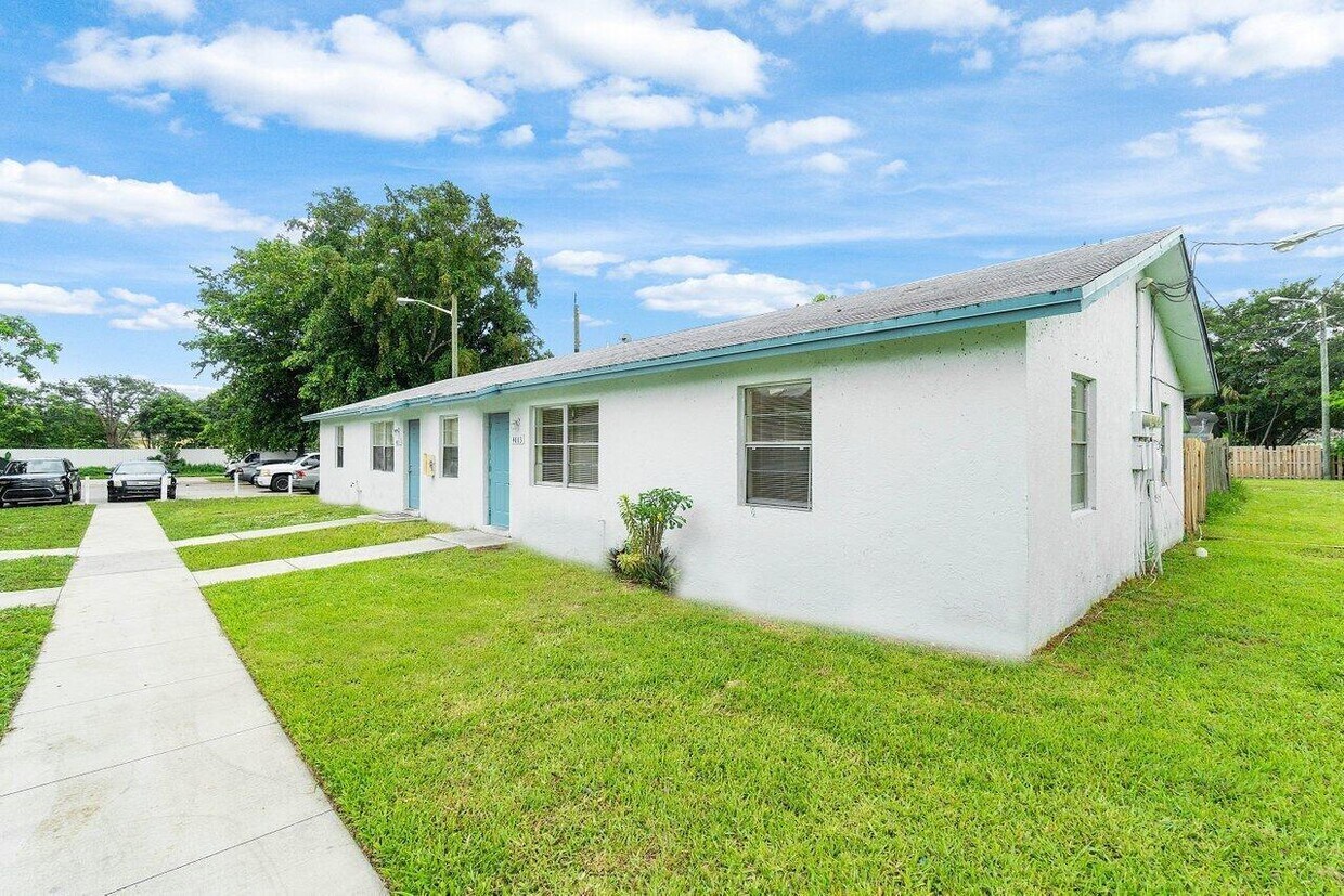 Foto principal - 4887 Gulfstream Rd