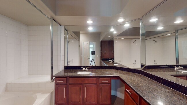 Interior Photo - THIRTY377