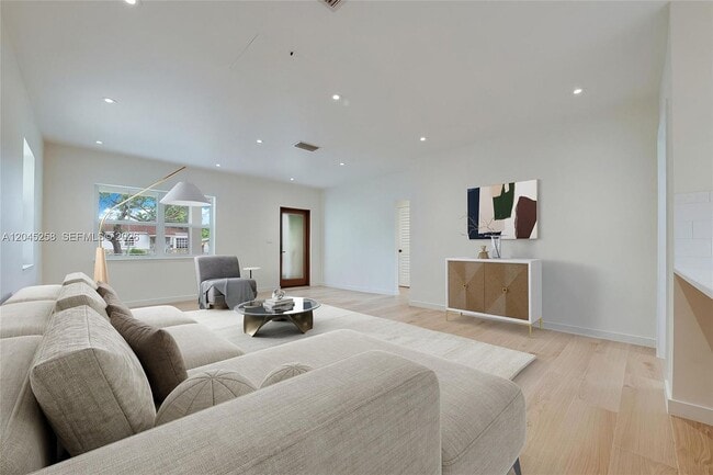 Foto del edificio - 6356 SW 14th St