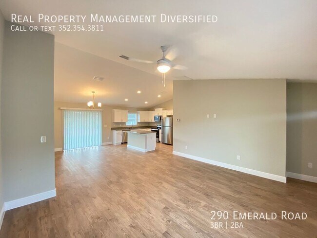 Building Photo - Custom Home - Desirable SE Ocala Neighborh...