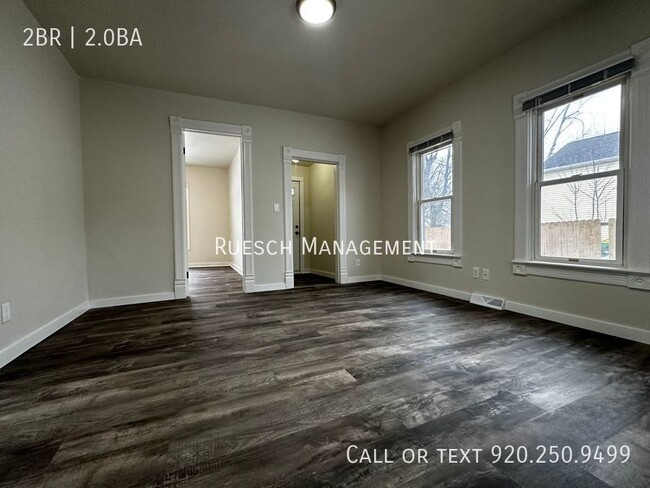 Building Photo - Newly Renovated, Spacious 2 Bedroom, 2 Bat...