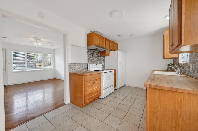 Foto del edificio - 2007 Antoine Dr