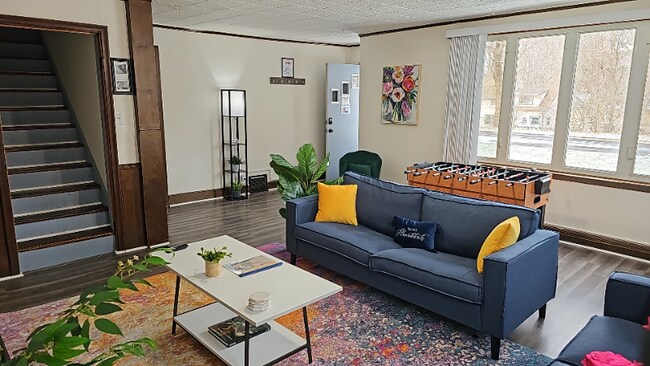 Foto del edificio - 232 Haskell St W