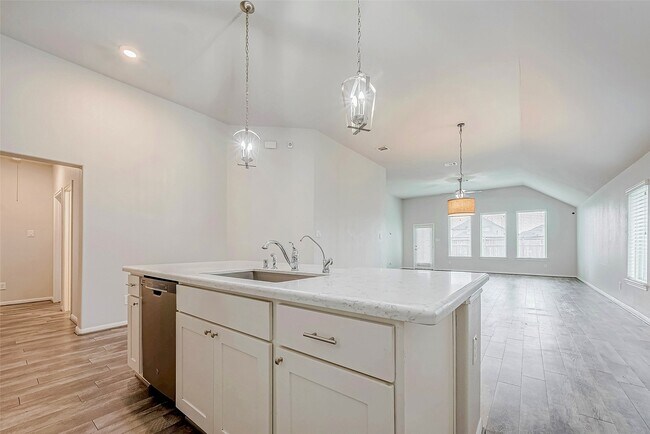 Building Photo - 31118 Gulf Cypress Ln
