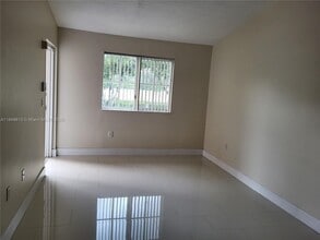 Building Photo - 1250 SE 28th Ct