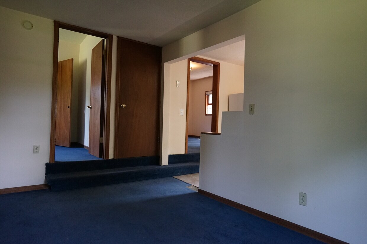 DINING ROOM - 626 N Court St