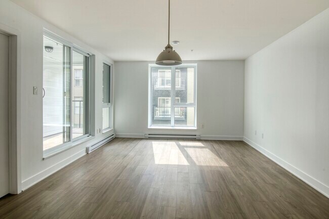 Building Photo - 9675 Av. Papineau