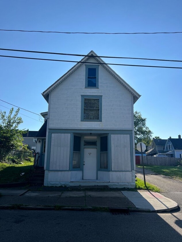608 Smith Ave SW, Canton, OH 44706 House Rental in Canton, OH