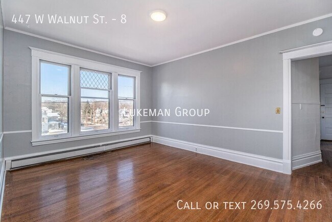 Building Photo - 447 W Walnut St