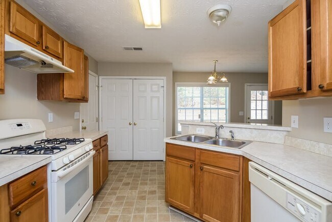 Building Photo - 2070 Pleasant Hollow Dr