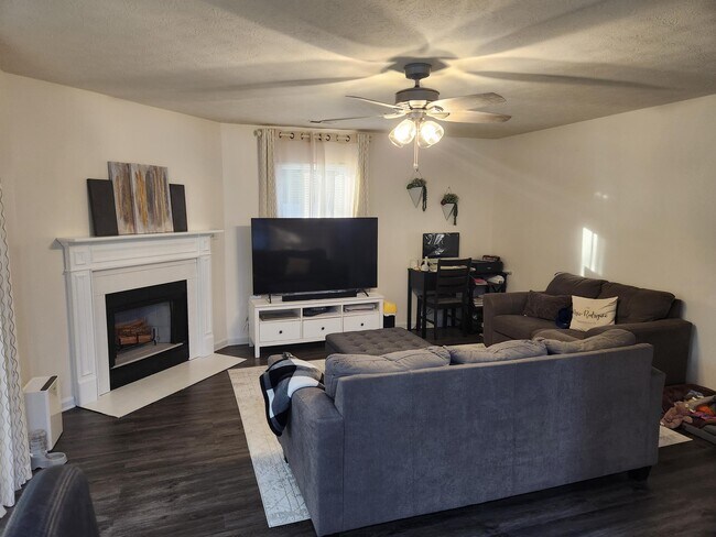 Foto del edificio - 6 Whitecedar Ct