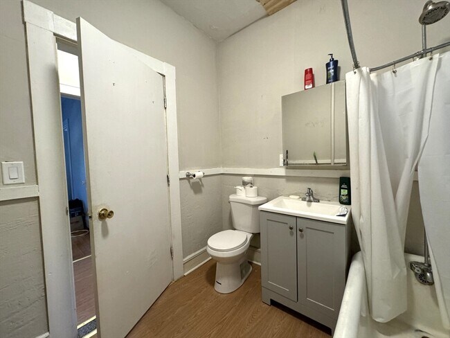 Building Photo - 4 Langmaid Ave