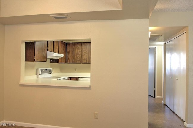 Building Photo - 2 br, 2 bath Condo - 202 E Ruth Ave