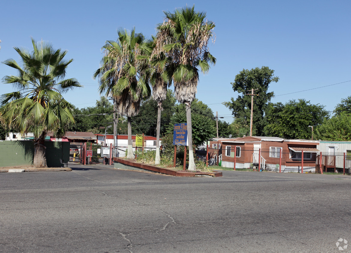 Primary Photo - Sunrise Village