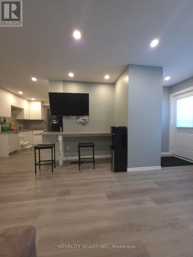 Building Photo - 510 Cork St