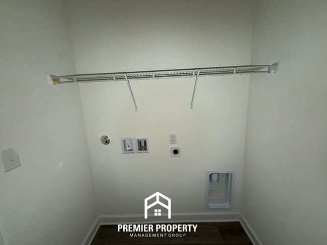 Building Photo - Modern 4BR/2BA Tuscaloosa Home | Stainless Steel Appliances, Hardwood Floors & Covered Patio