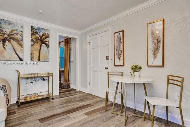 Foto del edificio - 620 NE 28th St