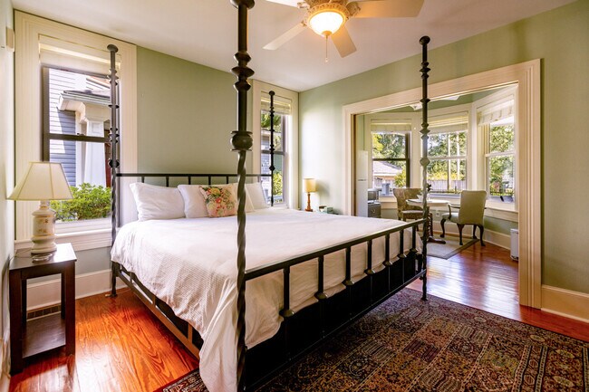 Building Photo - 205 SE 7th St