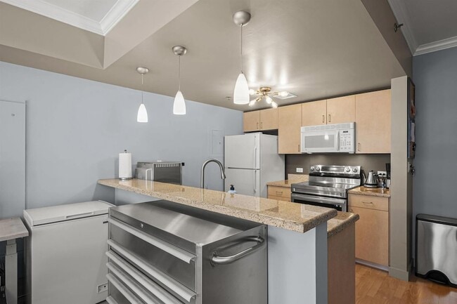 Building Photo - 425 W Beech St
