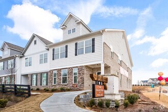 Building Photo - 1122 Sunset Run NE