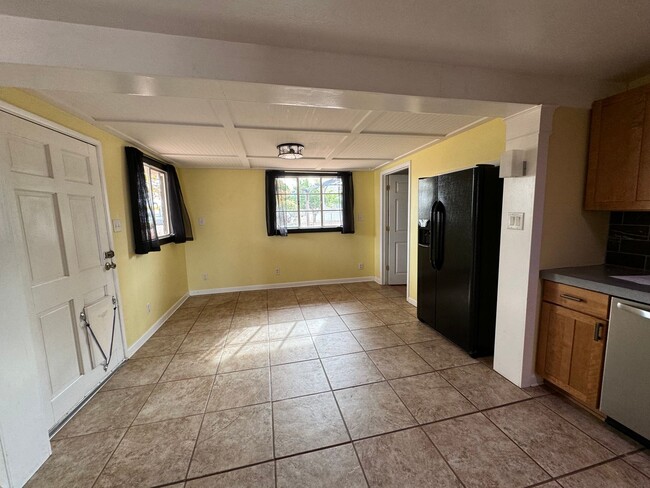 Building Photo - 3BR/1.5BA/1CP, 1462 sq.ft. rental in Sierr...