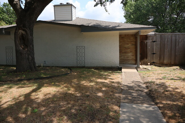 Building Photo - 13561 Red Fern Ln