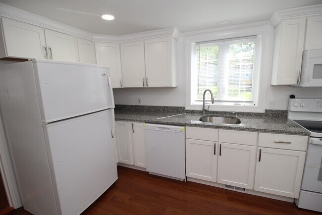 Building Photo - 96 Walnut Ln