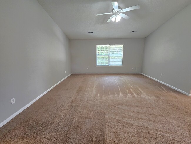 Building Photo - 35 Waukegan Way