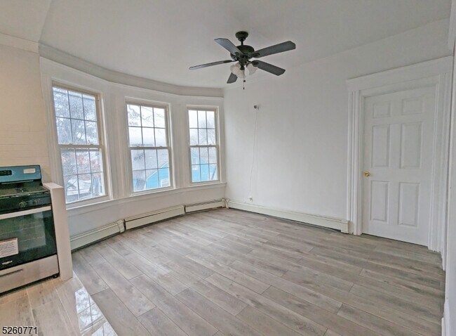 Foto del edificio - 72 W 3rd St