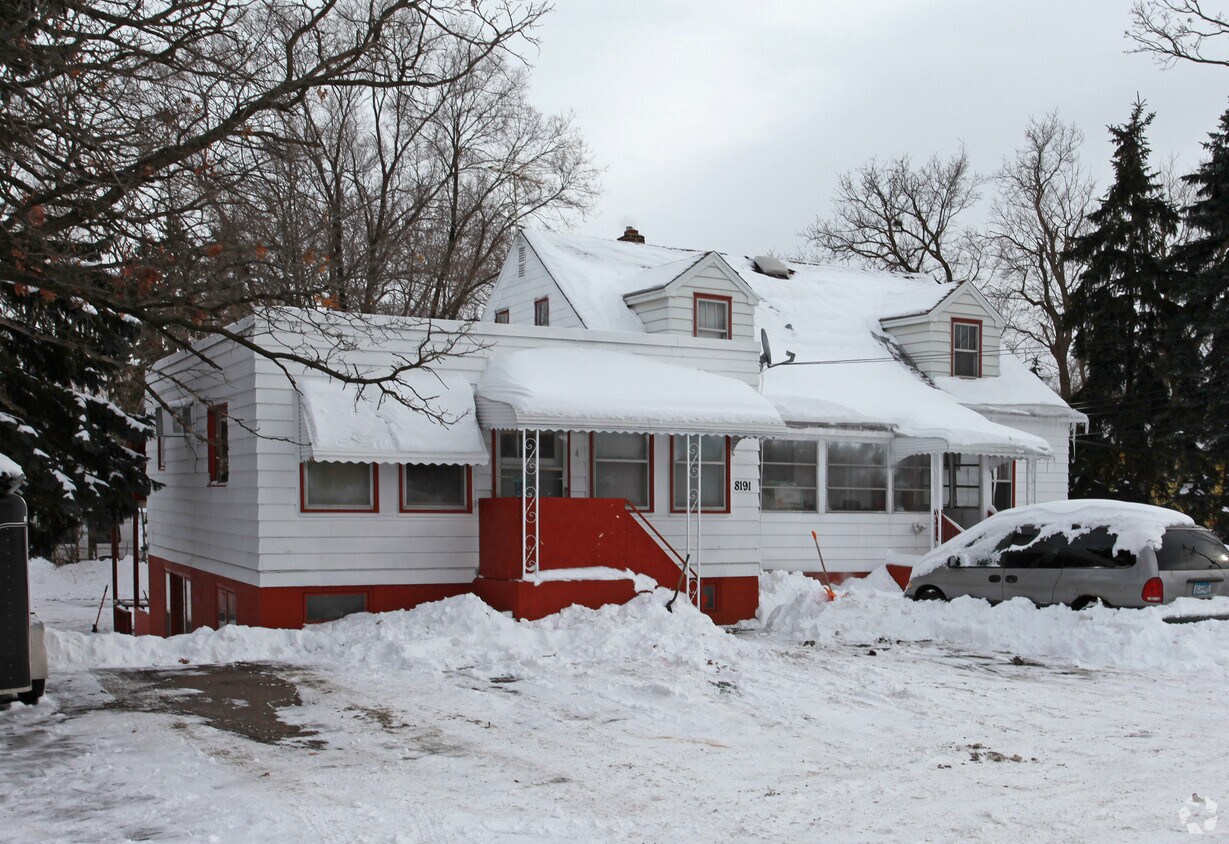 Primary Photo - 8191 E River Rd