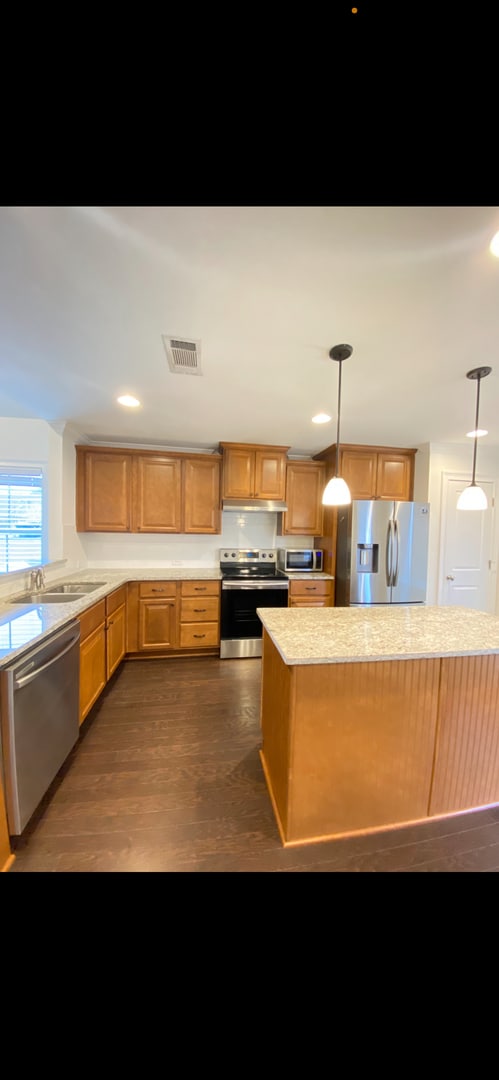 Building Photo - Home available June 2026!