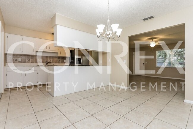 Foto del edificio - This Home Has It All!