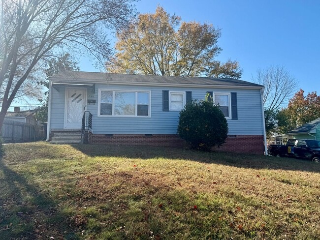 Building Photo - Three bedroom, 1.5 bath house in Burlington