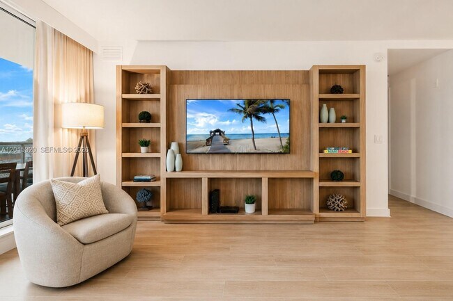 Building Photo - 2301 Collins Ave