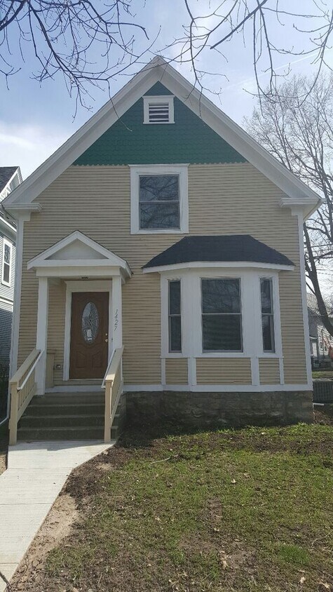 Foto principal - 1427 3rd Ave SE